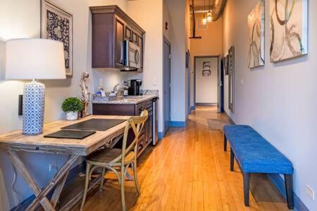 Hip Urban Loft - Small Town Charm - 124 Lofts #1 West Dundee Eksteriør bilde