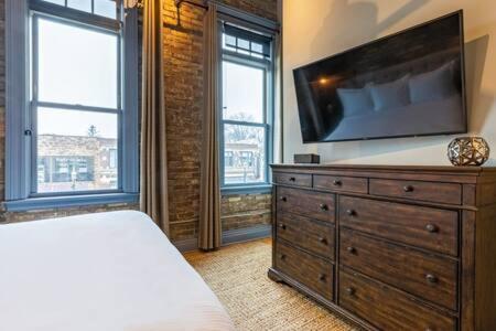 Hip Urban Loft - Small Town Charm - 124 Lofts #1 West Dundee Eksteriør bilde
