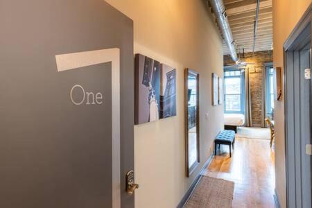 Hip Urban Loft - Small Town Charm - 124 Lofts #1 West Dundee Eksteriør bilde