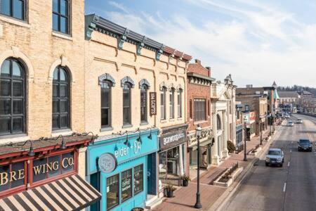 Hip Urban Loft - Small Town Charm - 124 Lofts #1 West Dundee Eksteriør bilde