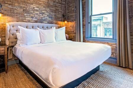 Hip Urban Loft - Small Town Charm - 124 Lofts #1 West Dundee Eksteriør bilde